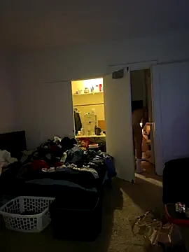 Snapshot of KingKevo27 chatting on November 2025 12:43:01 AM KingKevo27 online show from November 2025 12:43:01 AM