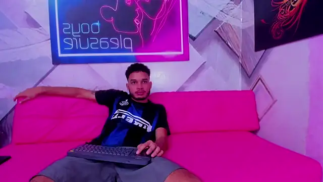 Snapshot of rhabena_boysex chatting on March 2026 01:35:02 AM rhabena boysex online show from March 2026 01:35:02 AM