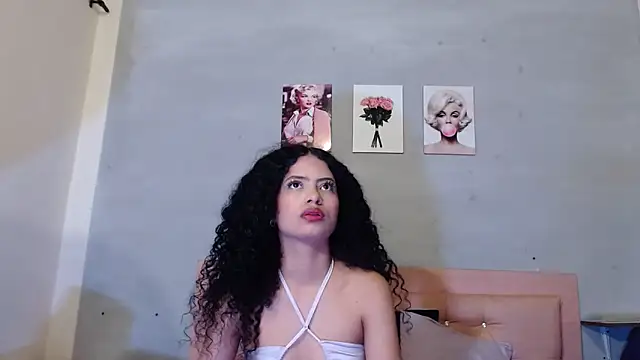 Snapshot of Adut_Akech chatting on October 2025 12:14:02 PM Adut Akech online show from October 2025 12:14:02 PM