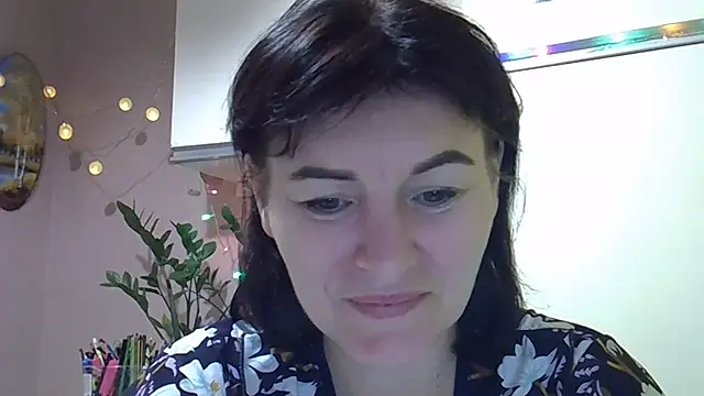 Krystal 82 online show from October 2025 04:49:01 PM