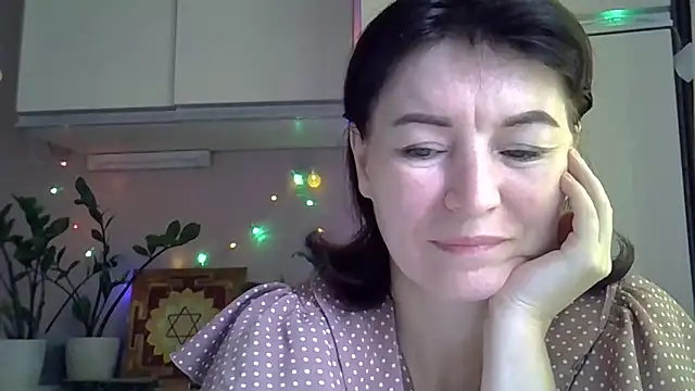 Krystal 82 online show from October 2025 07:07:01 AM