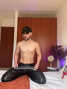 Dark beauty2 online show from November 2025 09:14:01 PM