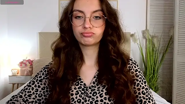 Real cutie1 online show from June 2026 01:42:02 PM
