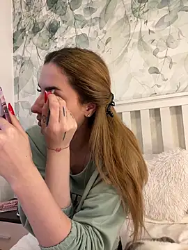 Snapshot of AriaAdda chatting on April 2026 04:07:01 PM AriaAdda online show from April 2026 04:07:01 PM