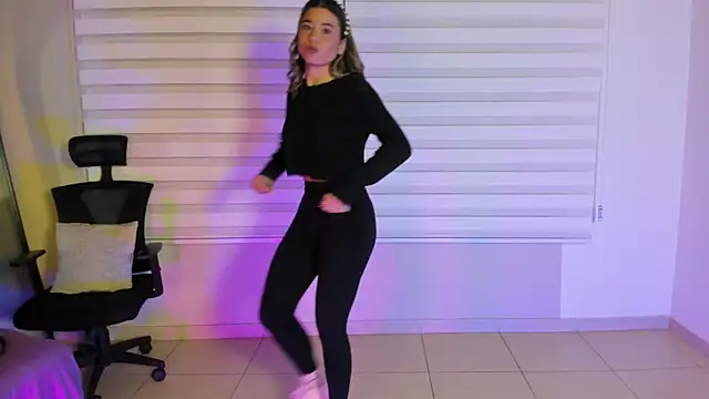 Snapshot of Rachell_criss chatting on September 2025 04:17:02 AM Rachell criss online show from September 2025 04:17:02 AM