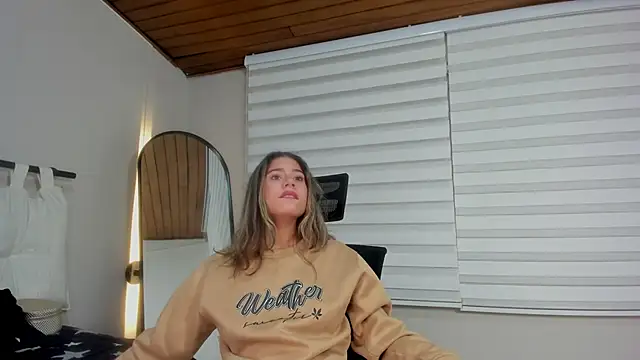 Snapshot of Rachell_criss chatting on October 2025 04:00:02 AM Rachell criss online show from October 2025 04:00:02 AM