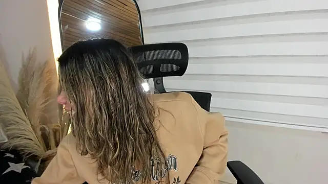 Snapshot of Rachell_criss chatting on October 2025 04:25:02 AM Rachell criss online show from October 2025 04:25:02 AM