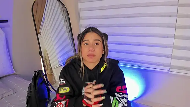 Rachell criss online show from November 2025 04:02:02 AM