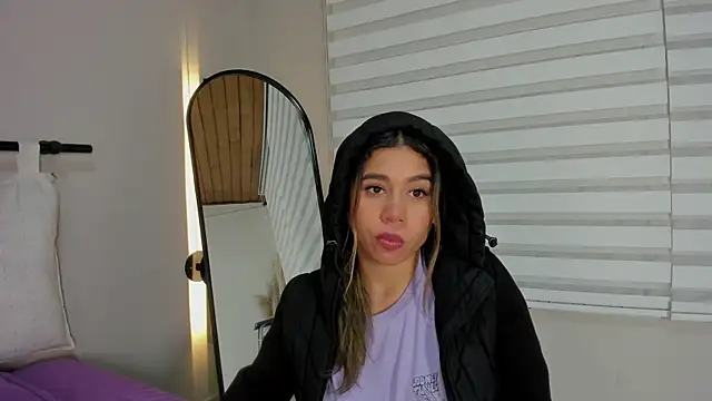 Rachell criss online show from December 2025 04:33:02 AM