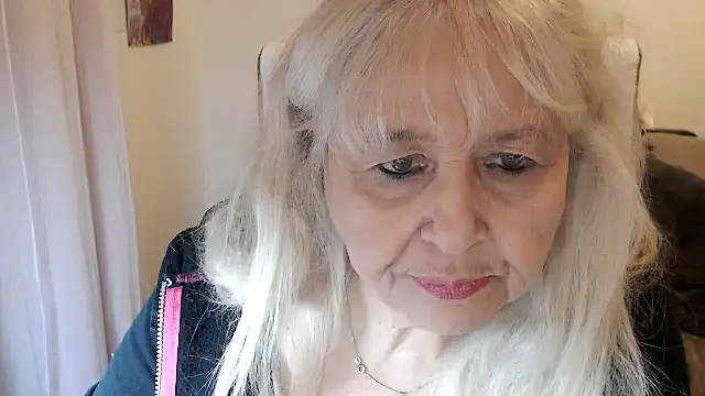 Snapshot of SusiLifeXXX chatting on October 2025 06:28:02 PM SusiLifeXXX online show from October 2025 06:28:02 PM