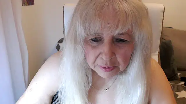 Snapshot of SusiLifeXXX chatting on October 2025 05:57:02 PM SusiLifeXXX online show from October 2025 05:57:02 PM