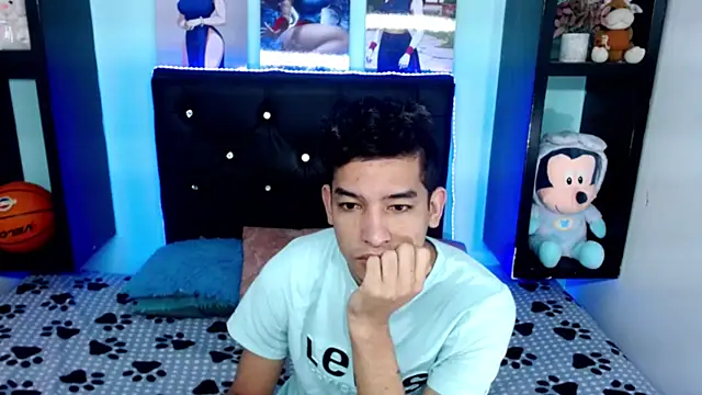 x oliver x online show from November 2025 03:52:02 AM