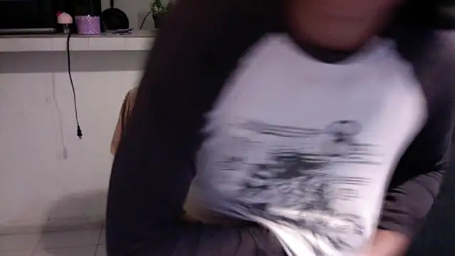 Snapshot of Nia_Desire chatting on May 2026 08:44:02 AM Nia Desire online show from May 2026 08:44:02 AM