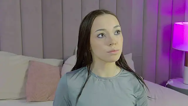 ZoeyNeal online show from April 2026 02:59:02 PM