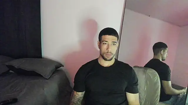 Snapshot of ThiagoLugo chatting on October 2025 02:22:02 AM ThiagoLugo online show from October 2025 02:22:02 AM