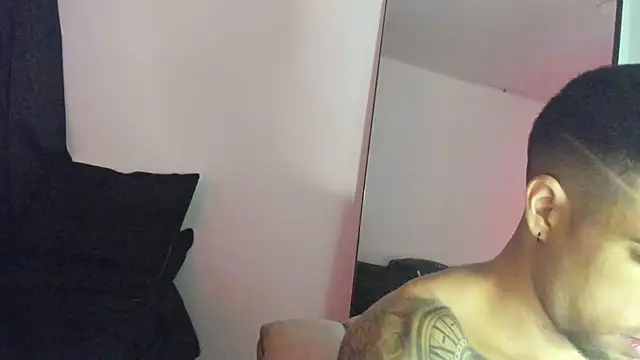 Snapshot of ThiagoLugo chatting on November 2025 02:02:02 AM ThiagoLugo online show from November 2025 02:02:02 AM