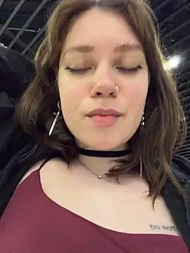 lucy-joy online show from May 2026 09:50:01 AM