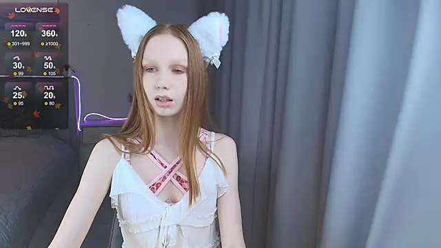 FoxyMira online show from November 2025 01:11:01 PM