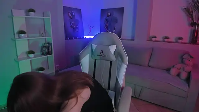 Snapshot of AlicePill chatting on October 2025 01:29:01 AM AlicePill online show from October 2025 01:29:01 AM