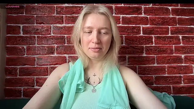 Snapshot of CitrusBlissss chatting on November 2025 02:24:02 AM CitrusBlissss online show from November 2025 02:24:02 AM