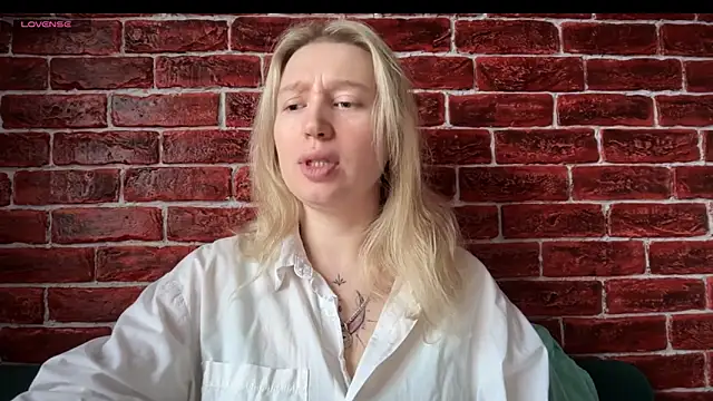 Snapshot of CitrusBlissss chatting on November 2025 02:32:01 AM CitrusBlissss online show from November 2025 02:32:01 AM