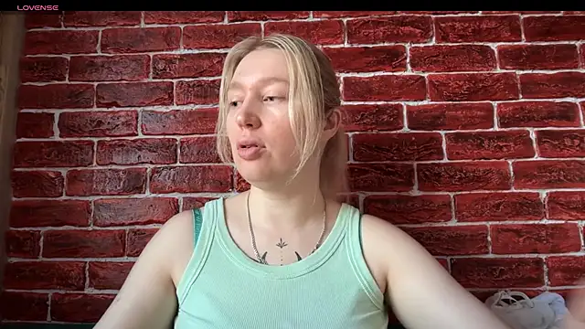 Snapshot of CitrusBlissss chatting on November 2025 02:44:01 AM CitrusBlissss online show from November 2025 02:44:01 AM