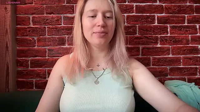 Snapshot of CitrusBlissss chatting on November 2025 02:22:01 AM CitrusBlissss online show from November 2025 02:22:01 AM