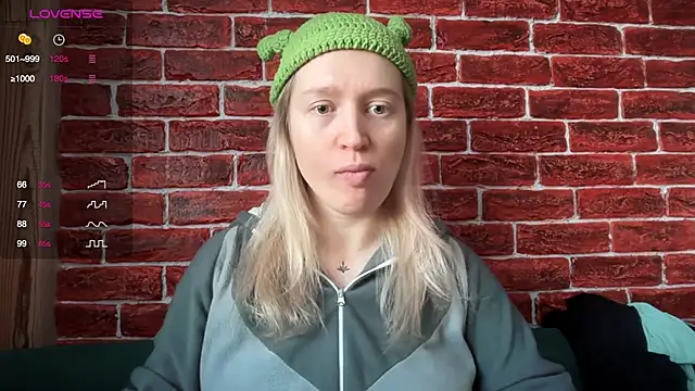 Snapshot of CitrusBlissss chatting on December 2025 03:11:01 AM CitrusBlissss online show from December 2025 03:11:01 AM