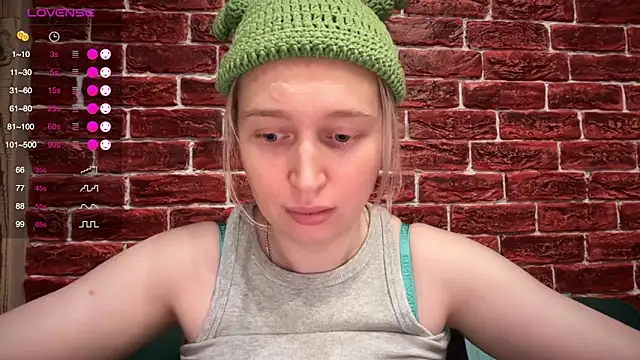 Snapshot of CitrusBlissss chatting on December 2025 03:43:01 PM CitrusBlissss online show from December 2025 03:43:01 PM