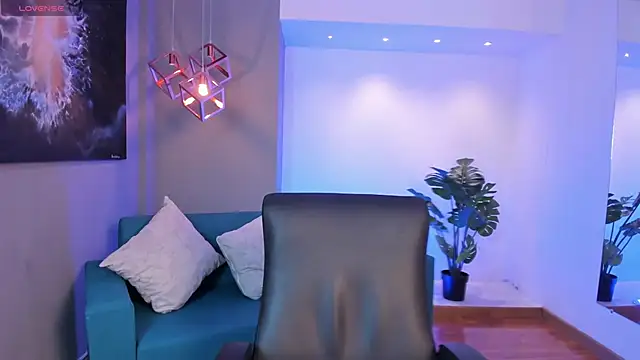 AidaJones online show from November 2025 11:21:02 AM