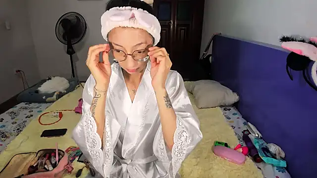 Anais lux online show from April 2026 11:38:01 PM