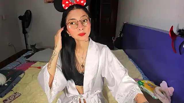 Anais lux online show from April 2026 11:51:01 PM