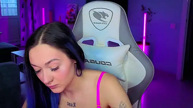 Snapshot of Im_suka chatting on February 2026 01:45:01 AM Im suka online show from February 2026 01:45:01 AM