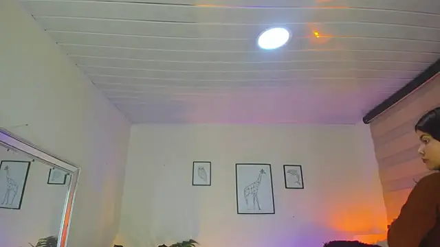 Snapshot of LusyKitty chatting on October 2025 03:43:01 PM LusyKitty online show from October 2025 03:43:01 PM