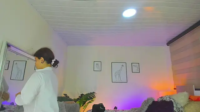 Snapshot of LusyKitty chatting on October 2025 02:51:01 PM LusyKitty online show from October 2025 02:51:01 PM