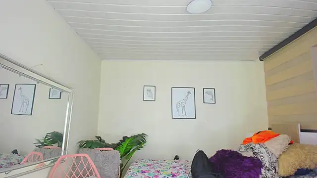 Snapshot of LusyKitty chatting on October 2025 03:01:02 PM LusyKitty online show from October 2025 03:01:02 PM