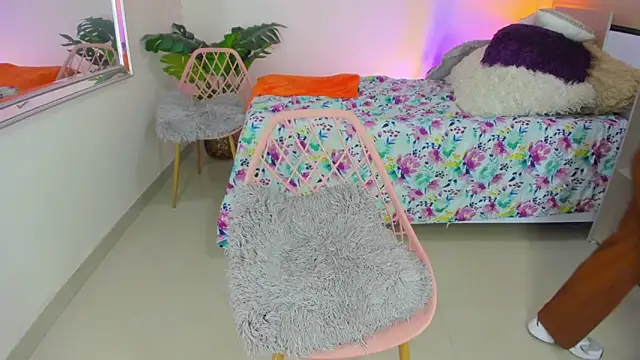 Snapshot of LusyKitty chatting on October 2025 03:33:02 PM LusyKitty online show from October 2025 03:33:02 PM