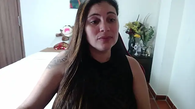 Snapshot of Secret_Bella chatting on September 2025 12:09:01 PM Secret Bella online show from September 2025 12:09:01 PM