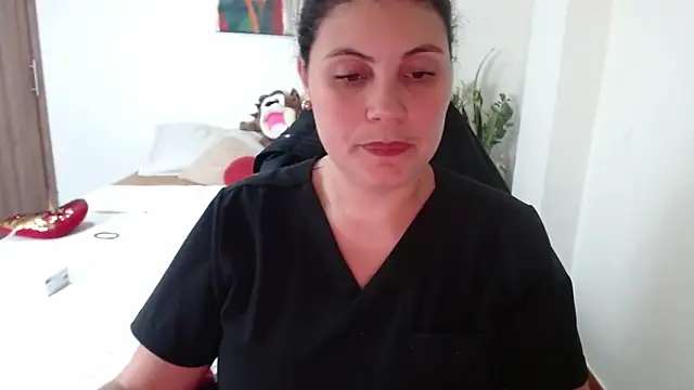 Snapshot of Secret_Bella chatting on October 2025 04:35:02 PM Secret Bella online show from October 2025 04:35:02 PM