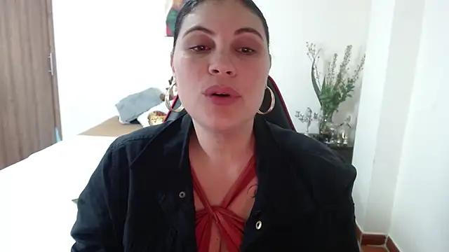 Snapshot of Secret_Bella chatting on October 2025 11:42:01 AM Secret Bella online show from October 2025 11:42:01 AM