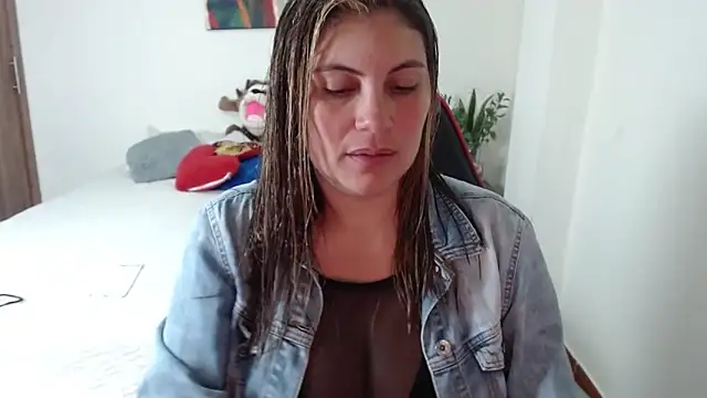 Snapshot of Secret_Bella chatting on November 2025 11:32:02 AM Secret Bella online show from November 2025 11:32:02 AM