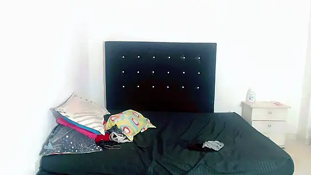 samanthaa hot  online show from February 2026 01:48:01 AM