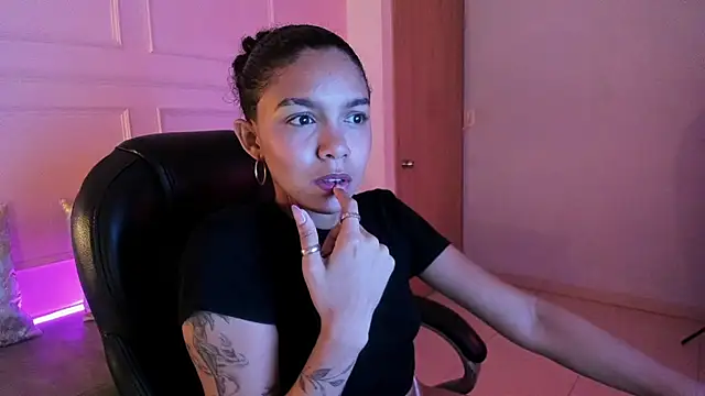 aitana kahlo online show from February 2026 08:07:02 PM