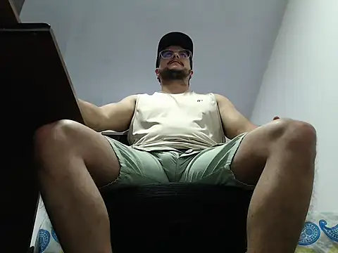 Snapshot of cloudsxxx chatting on December 2025 02:11:01 PM cloudsxxx online show from December 2025 02:11:01 PM