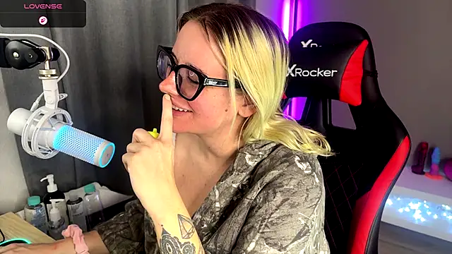 Charlies world online show from October 2025 07:11:02 PM