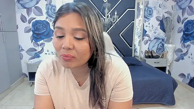 LatinaHoleQueen online show from November 2025 02:17:02 PM