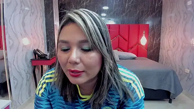 LatinaHoleQueen online show from June 2026 03:35:02 PM