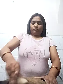 Snapshot of Trisha_71 chatting on November 2025 02:40:02 PM Trisha 71 online show from November 2025 02:40:02 PM