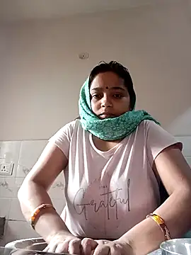 Snapshot of Trisha_71 chatting on November 2025 03:45:02 AM Trisha 71 online show from November 2025 03:45:02 AM