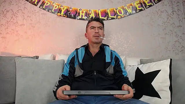 Snapshot of JuanKFit_45 chatting on October 2025 01:51:02 PM JuanKFit 45 online show from October 2025 01:51:02 PM